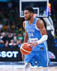 新葡京-帕帕尼古拉乌盛赞字母哥：顶级球技与卓越领导力的完美结合