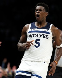 新葡京-场均28.9分5板！明天森林狼客战雄鹿 爱德华兹因伤病管理缺阵