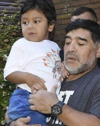 新葡京-马拉多纳遗产仅剩400万？律师：寄生虫吞掉了7000万