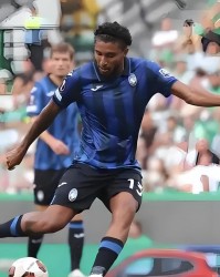 新葡京-上港队右后卫位置确定留下一位强援，已跟队冬训，曾是国足主力