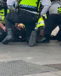 新葡京-太阳报：切尔西赛后一名16岁少年因疑似持枪被警方制服